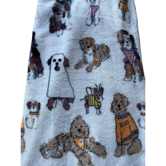 So Cute It’s Scary Halloween Plush Throw 50x70 Dogs Ghost Bee Boo Blanket New - Picture 3 of 6